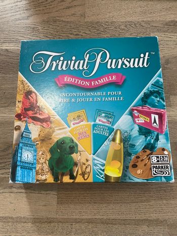 Jeu de société trivial pursuit édition famille très bon état