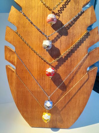 collier maneki neko porte bonheur chat 