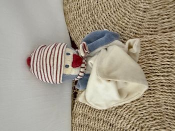 SUCRE D'ORGE DOUDOU PINGOUIN BLEU MOUCHOIR