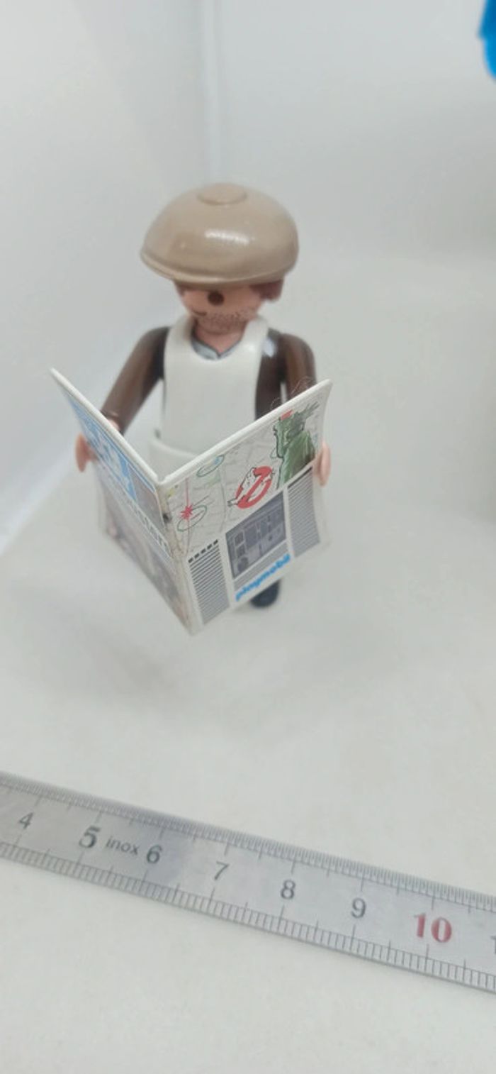 Vendeur de hot-dog avec journal ghostbuster playmobil - photo numéro 5