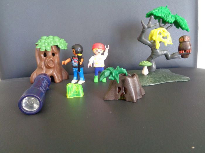 Enfants avec végétation et lampe torche - summer fun - playmobil 6891