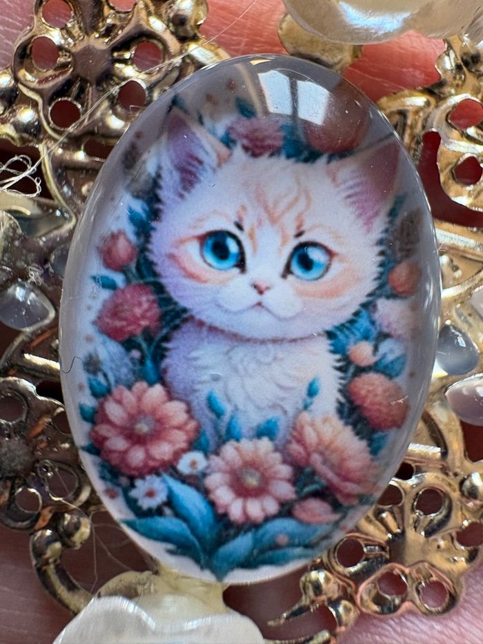 Broche chaton romantique naïf avec fleurs - photo numéro 5