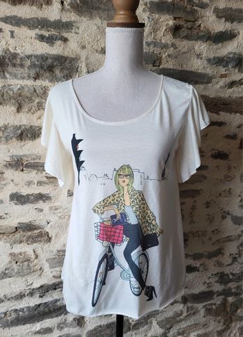 T-shirt manches courtes écru motif parisienne à vélo Taille 34