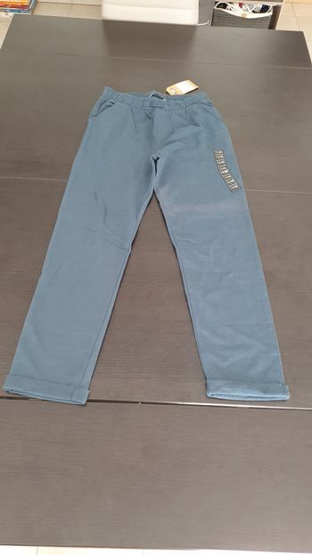 Pantalon neuf en 12 ans