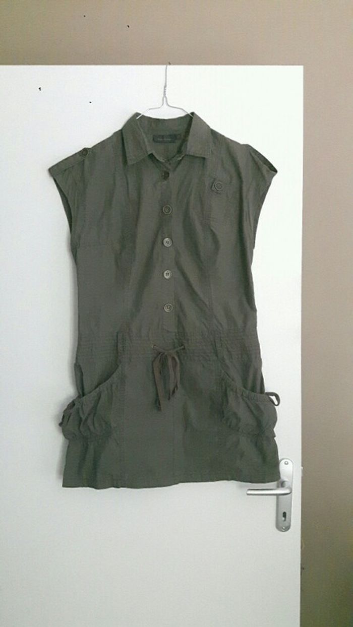 Robe kaki