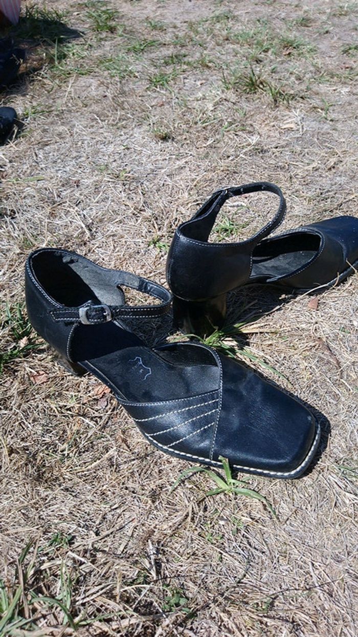 Chaussures à talon en cuir à lanière