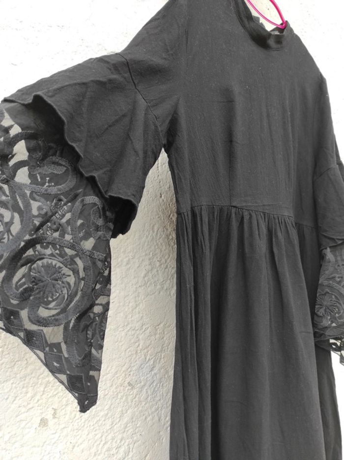 Robe longue noir manches à volants dentelle - photo numéro 2