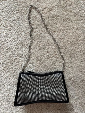 Sac à main noir avec strass Karl Lagerfeld porté épaule