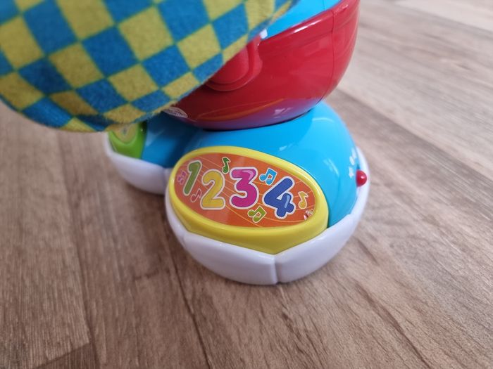 Robot qui danse et compte - photo numéro 3