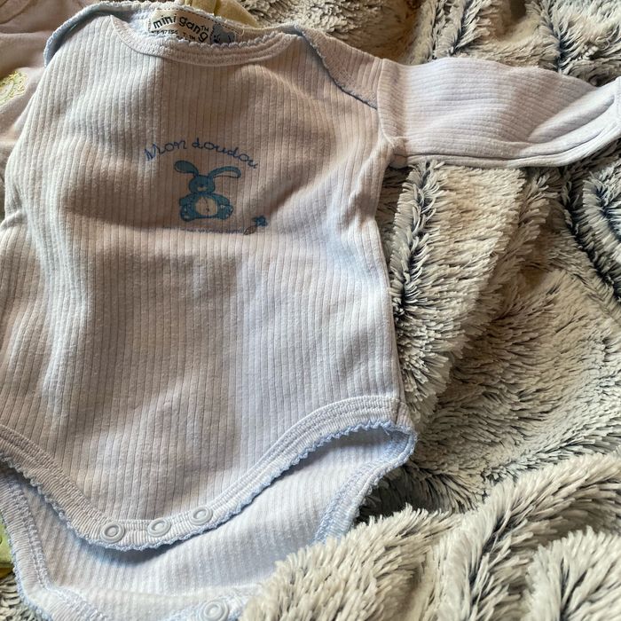 Lot de vêtements en 1 mois - photo numéro 2