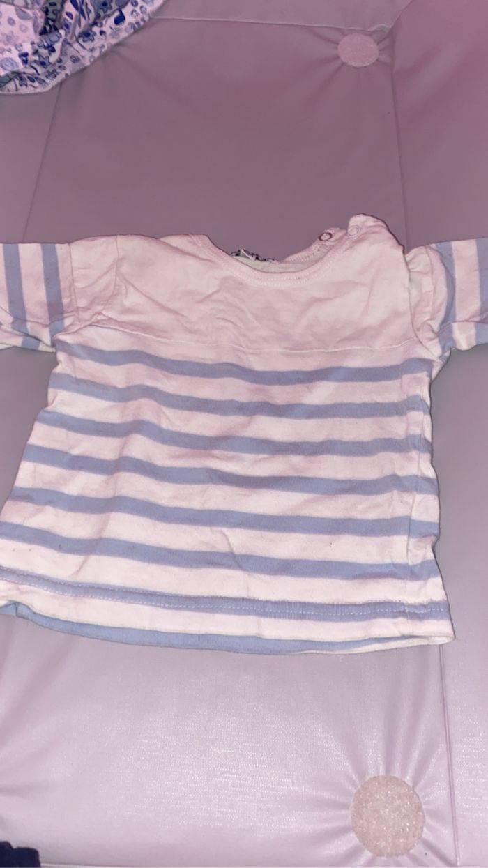 Lot de 2 body et un pull taille 6mois - photo numéro 5