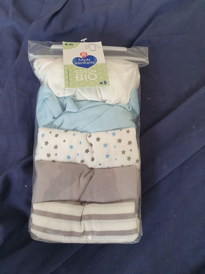 Lot 13 bodys neufs 6 mois ml - photo numéro 2