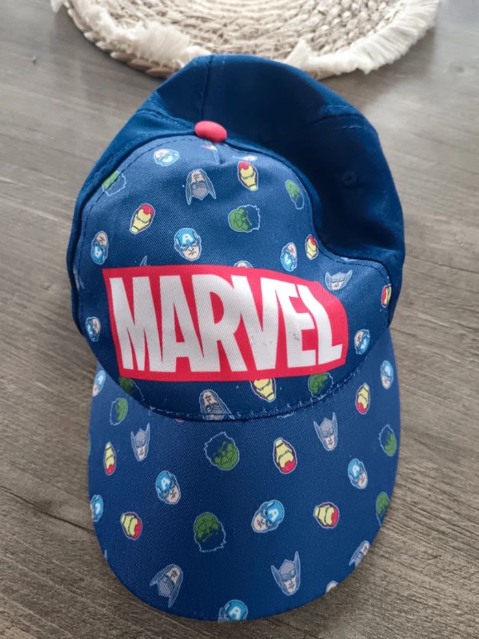 🌞 Casquette Marvel taille 52 cm très bon état général