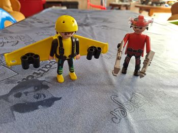2 personnage playmobil du futur