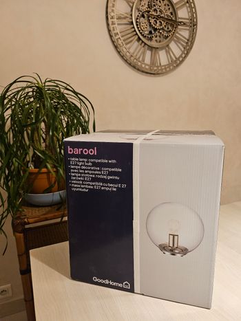 💡 Idée cadeau : Superbe lampe de table décorative neuve