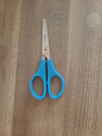 Une paire de ciseaux