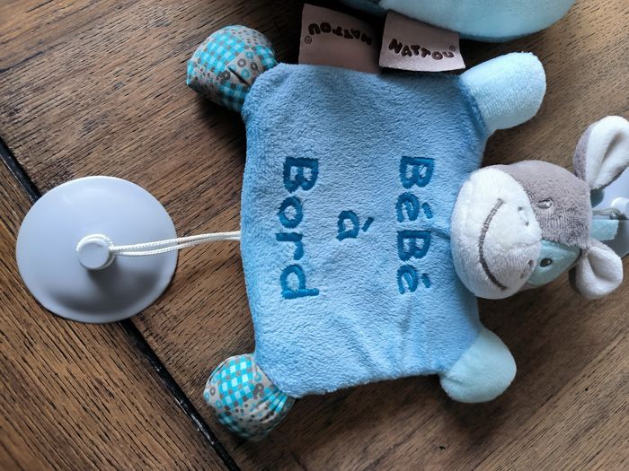 Coussin tour de cou et bébé à bord - photo numéro 2