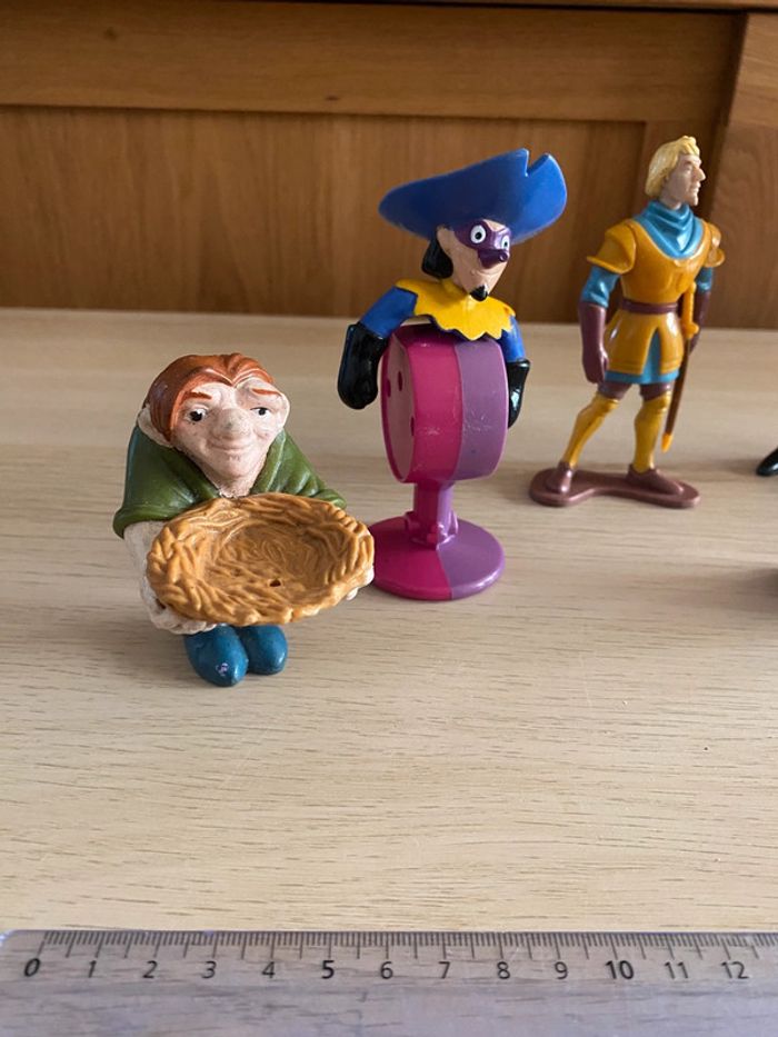 Jouets mc do donalds figurines peter pan crochet Chopin Quasimodo Phoebus siamois - photo numéro 2