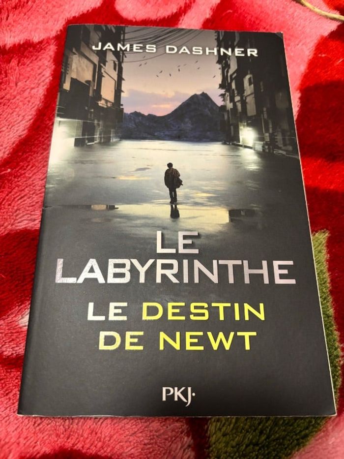 Livre romance science-fiction d’une collection