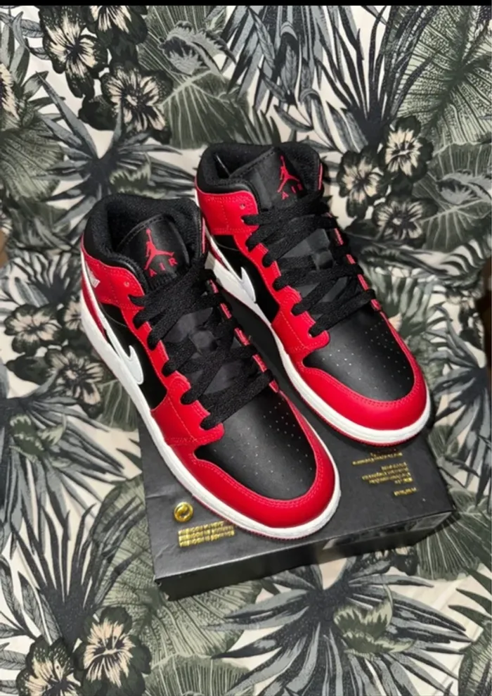 Air Jordan mid 1 - photo numéro 2
