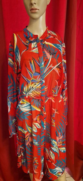 Jolie robe légère taille M tissu transparent genre plage