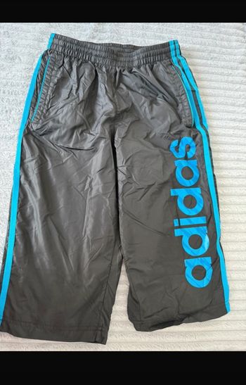 Pantacourt short Adidas taille 11/12 ans