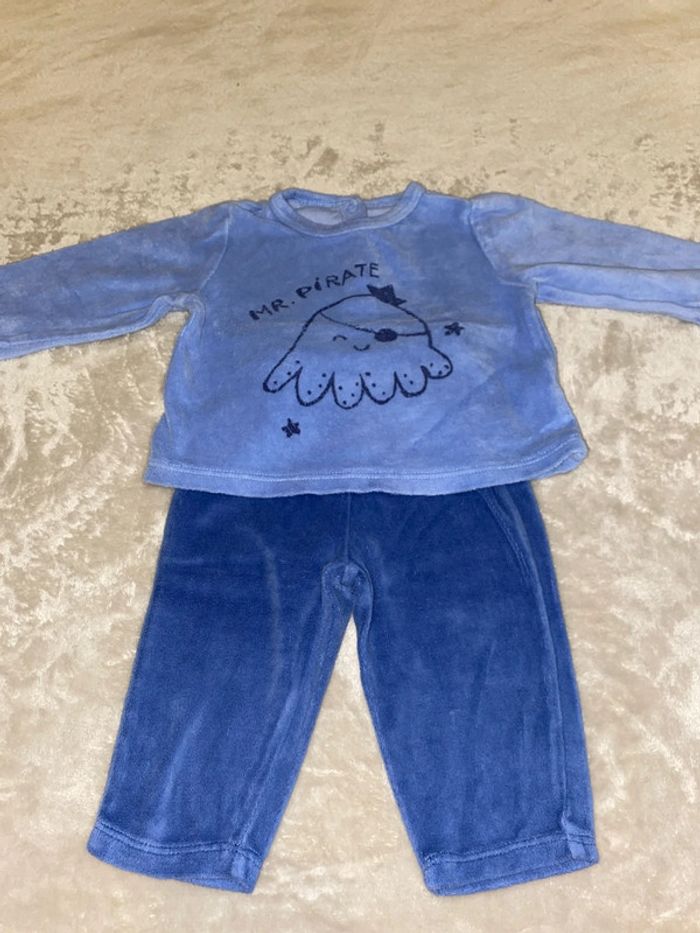 Pyjama 2 pièces taille 6 mois