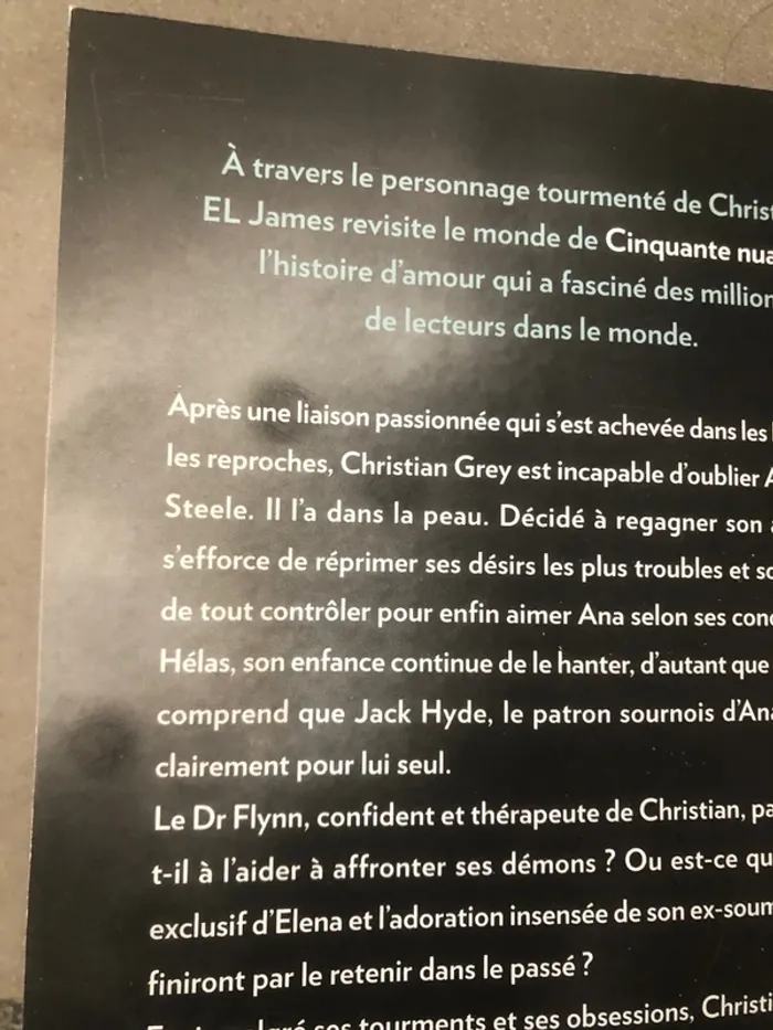 Livre darker EL James 📕 - photo numéro 4