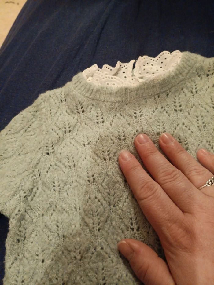 Pull léger 6 mois kiabi avec col dentelle pas de vinted go - photo numéro 2