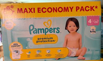 90 couches pampers taille 4