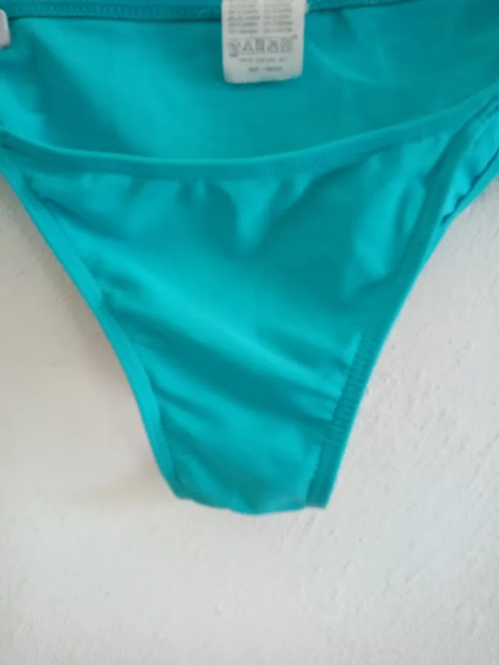 Bas de maillot de bain femme ou jeune fille - photo numéro 2