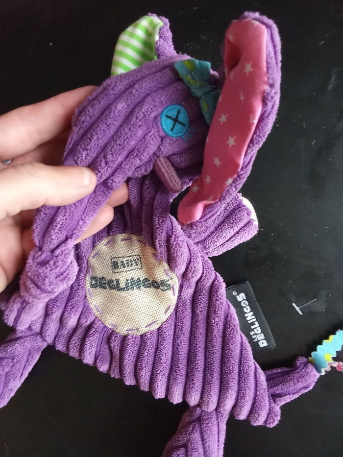 Doudou éléphant violet, baby deglingos , oreilles rose, vert, yeux bleu - photo numéro 3