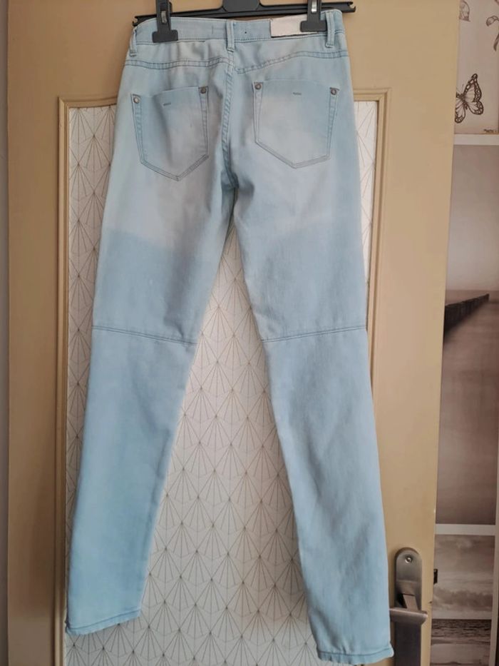 Jean femme clair slim Jennyfer 34 1 micro tâche sur une fesse - photo numéro 7