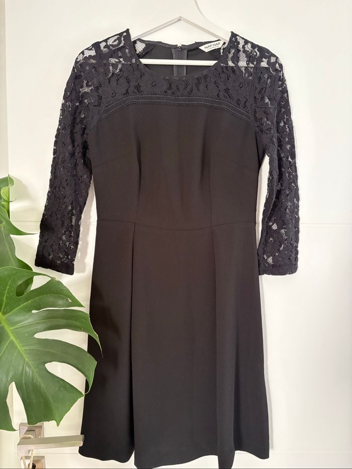 Robe noire patineuse et dentelle Naf Naf