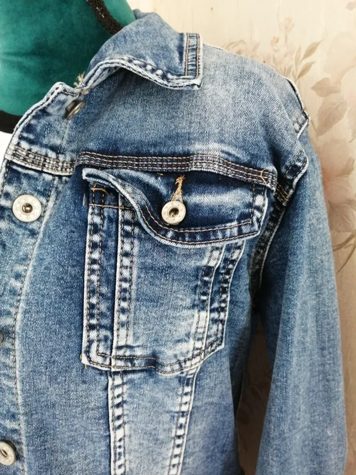 Veste en jeans bleu avec tête d'indien à strass dans le dos / boutique indépendante / (XL) - photo numéro 3