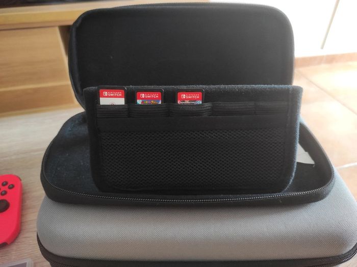 Nintendo Switch avec jeux et pochettes - photo numéro 8