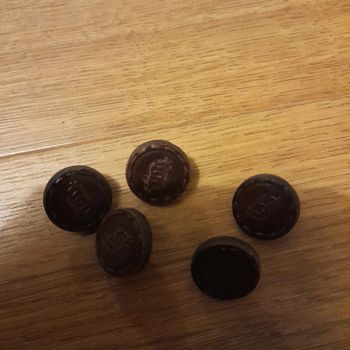 Lot de 5 boutons vintage type cuir avec symbole