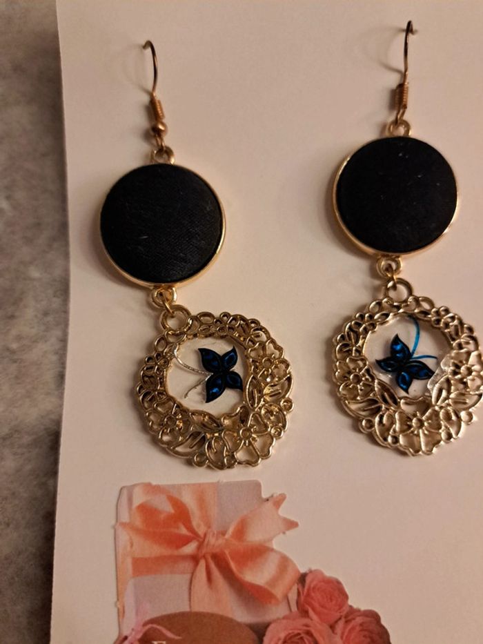 Boucles d'oreilles pendante noir doré - photo numéro 8