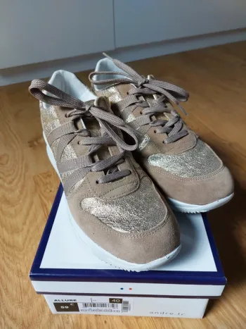 Sneakers suedine et paillettes dorée