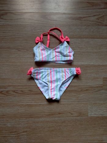 Maillot de bain. 2 pièces. Filles. Neuf. Zeeman.
Taille 2 - 4 ans