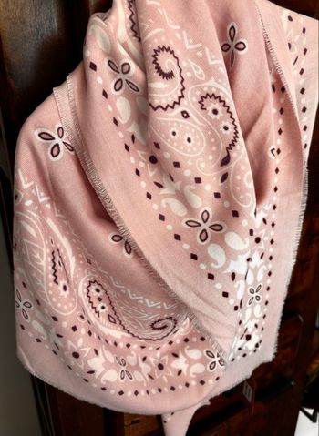 Écharpe rose bandana carré 