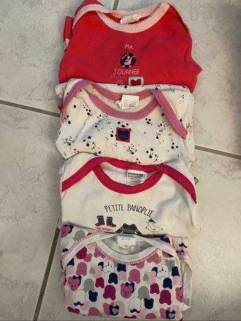 Lot  de 20  bodies naissance à 9mois