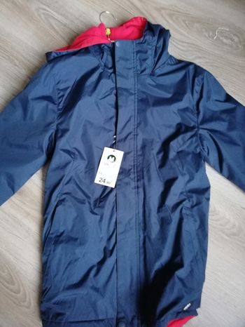 Manteau bleu ou rouge