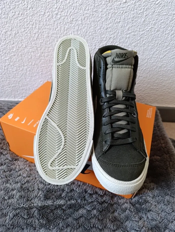 Baskets montantes Nike Blazer taille 36,5 - photo numéro 4
