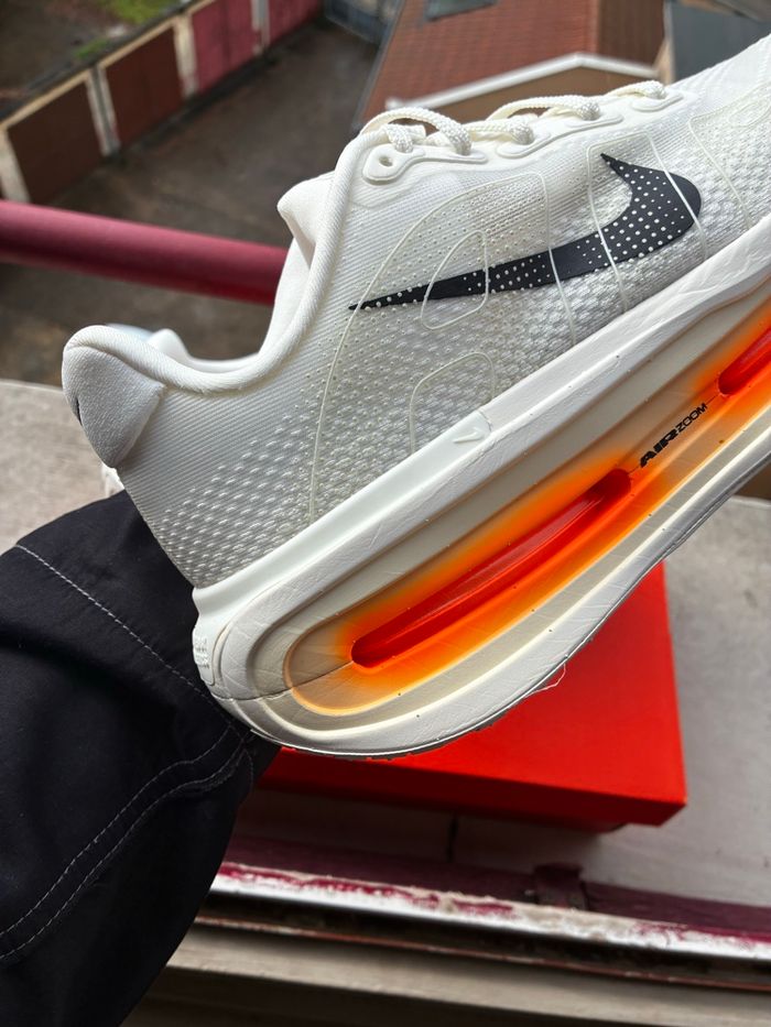 Nike Vomero Premium Sail/Coconut Milk/Total Orange/Black - Taille 42 - Neuves - photo numéro 8