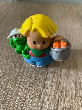 Figurine garçon à la grenouille Little people 