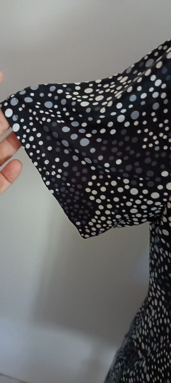 Jolie robe noire à pois et cœurs gris et blancs - photo numéro 4