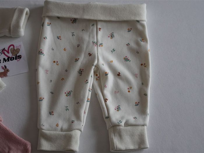 Ensemble en sweat Orchestra 3 mois : Pantalon + sweat écru fantaisie + chaussettes roses - photo numéro 3