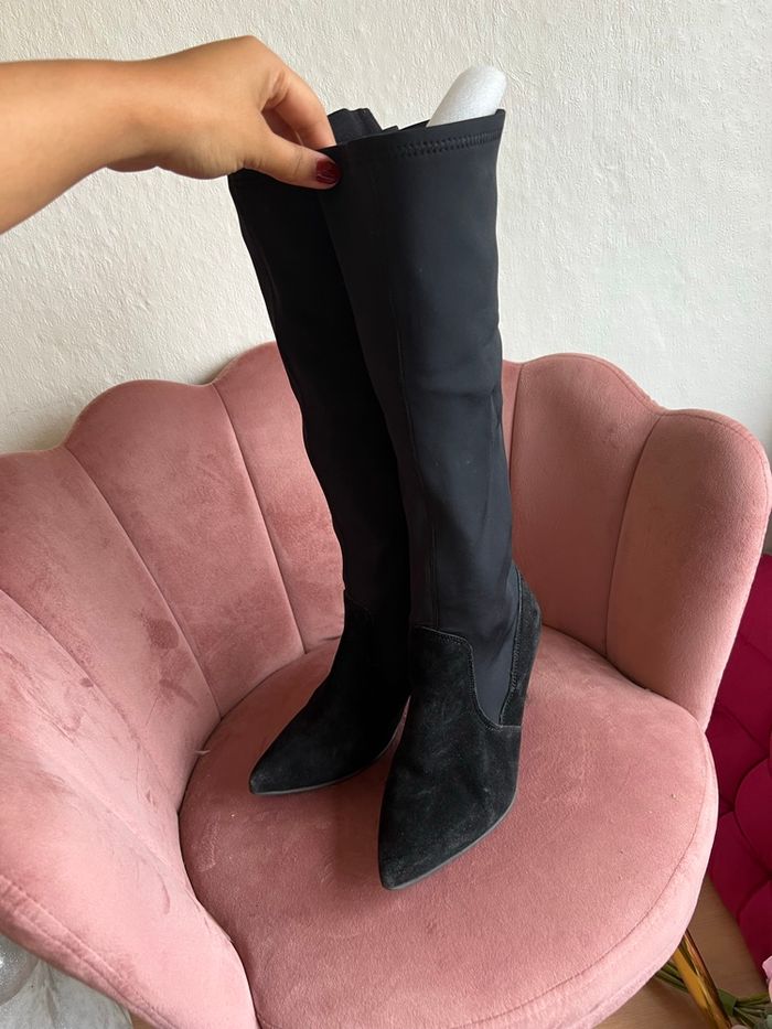 Bottes noires à talons fins, en très bon état. Coupe élégante avec eff - photo numéro 7