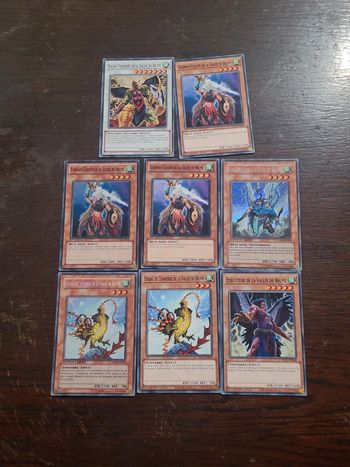 Lot de 8 cartes yu-gi-oh